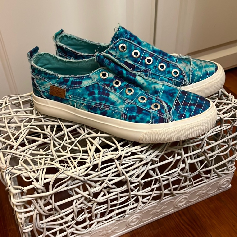Blowfish Malibu Size 9 Turquoise Tie dye Sneakers